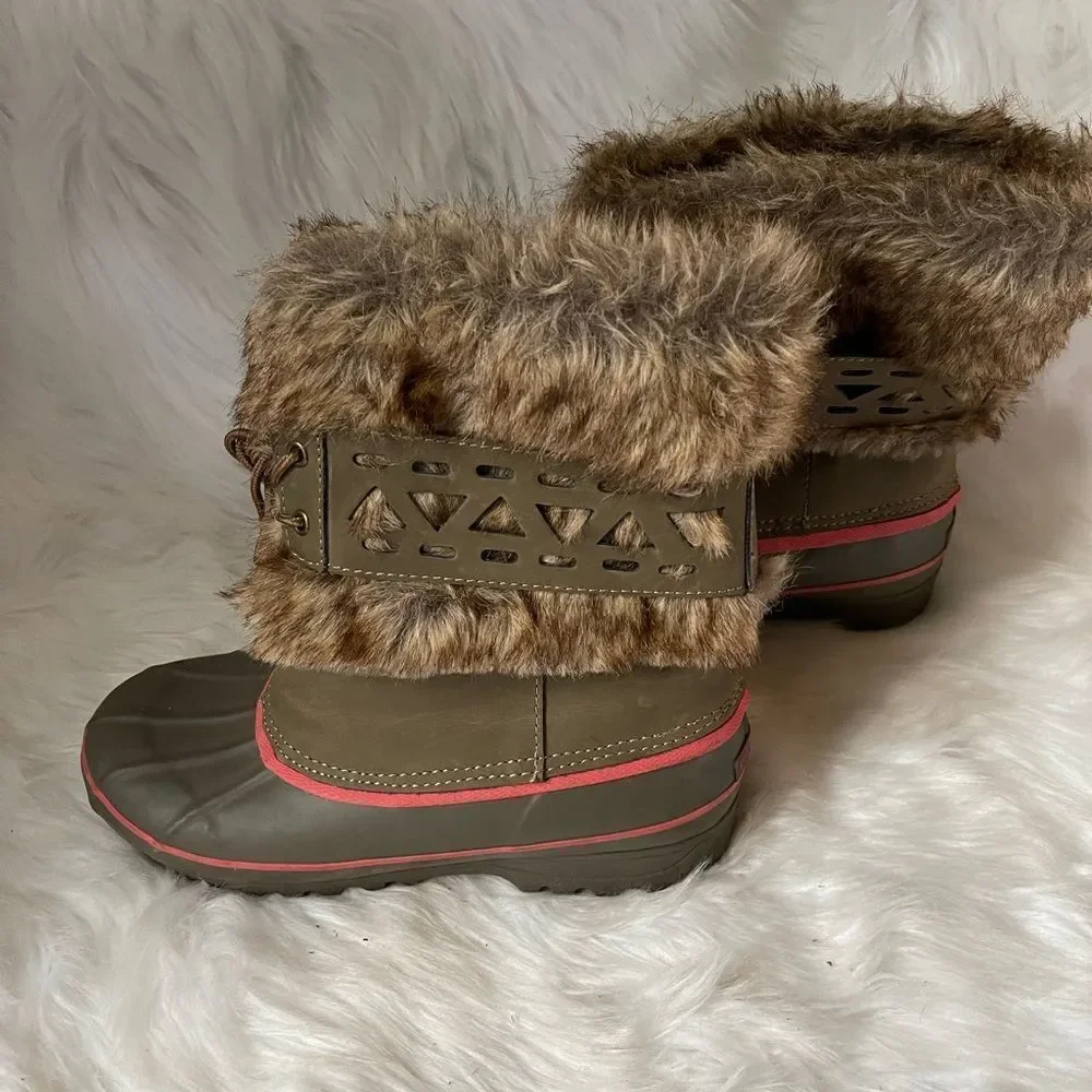 KHOMBU snow boots leather & rubber olive green and orange with faux fur SZ8M